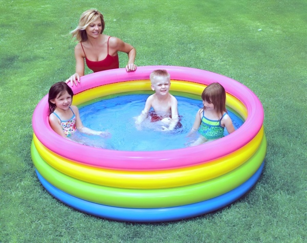 bassejn-4-koltsa-intex-art56441-168h46sm-ot-3-let1.1024x768w